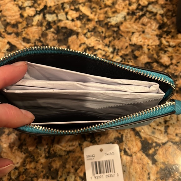 Wristlet light blue coach nwt - Picture 3 of 3